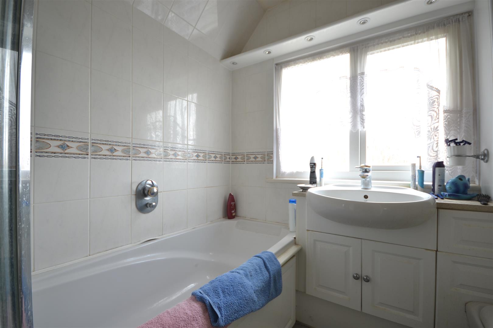 UPSTAIRS BATHROOM
